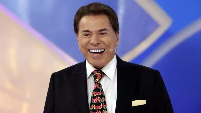 apresentador silvio santos sbt.webp