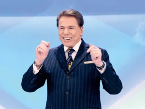 Silvio Santos em seu ambiente preferido, entre as colegas de trabalho
