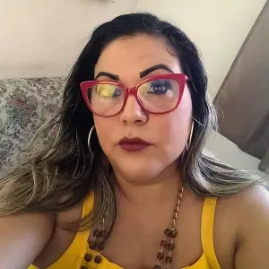 Patrícia Veloso Martins publicou nas redes sociais que é a menina que aparece indignada no recente documentário sobre as Paquitas.